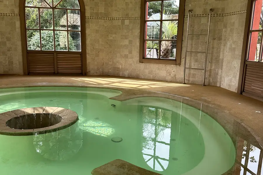 La Signoria — la piscine intérieure voûtée du Spa Casanera