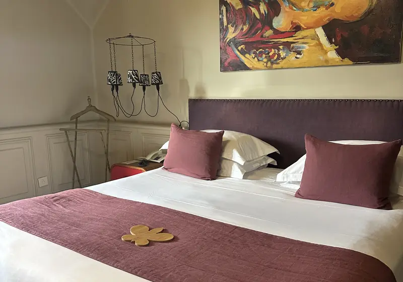 La Signoria — une chambre aux tons bordeaux